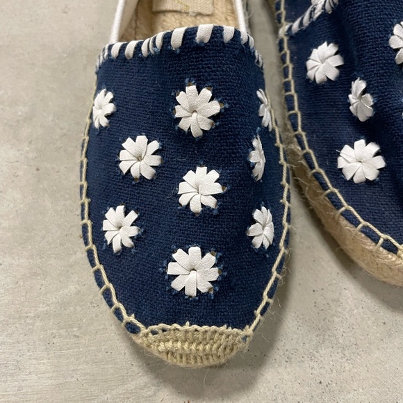 JACK ROGERS ESPADRILLES PALMER Navy Blue Flowers Floral Size 7 - Picture 3 of 6